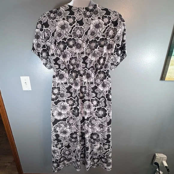 White Stag Black White Floral Wrap Dress XL 16/18 V-Neck Empire Waist - Picture 5 of 16